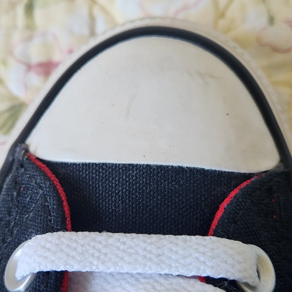 Converse all🌟starKids' Black/Red/white High-Tops Size 2 pre-owned